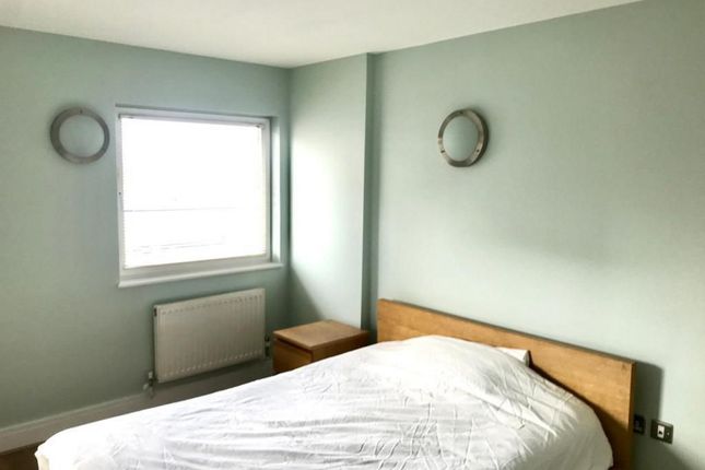 Flat 602 Raphael House, 250, High Road, Ilford photo 2