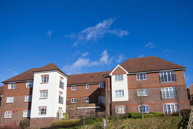 Thumbnail Flat for sale in Roundway, Haywards Heath