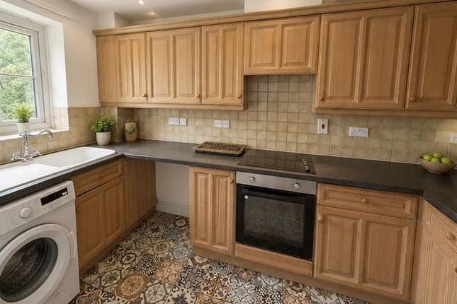 Flat 11, Waterford House, Thorney Mill Road, West Drayton photo 2