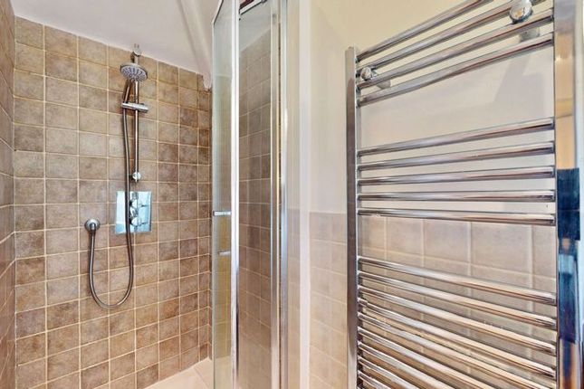 12 Barnett Homestead, Erskine Hill, Hampstead Garden Suburb photo 5