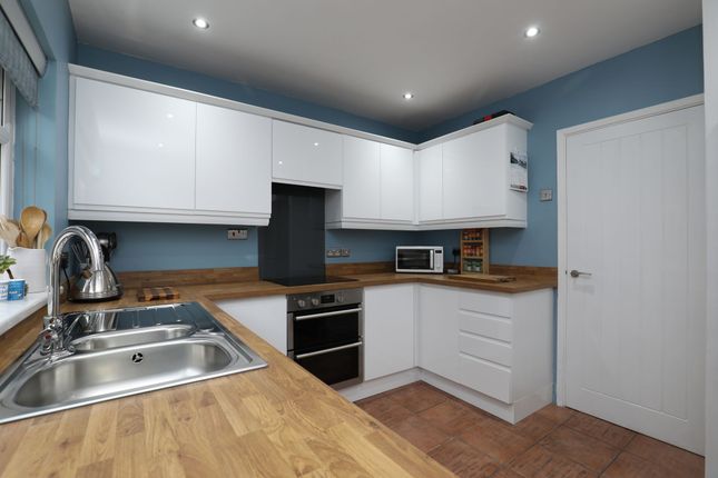 12 Heol-y-Groes, Bridgend photo 3