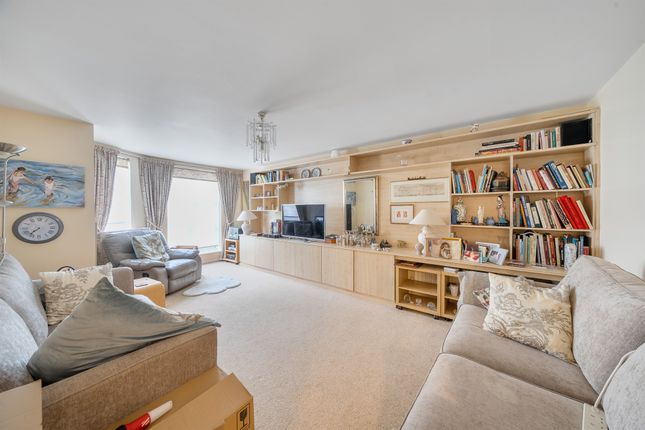 4, Gatcombe Court, Dexter Close, St. Albans photo 2