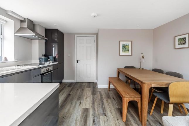 2, Farmers Court, Dorking photo 5