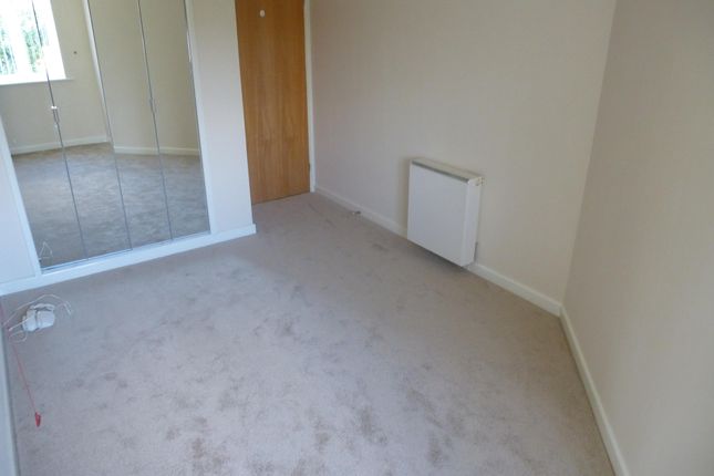 Flat to rent in Velindre Road, Whitchurch, Cardiff