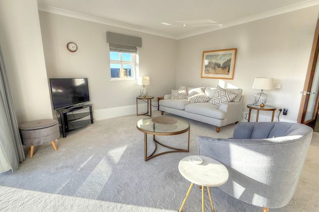 4 Blenheim Court, Farnham Road, Liss photo 3
