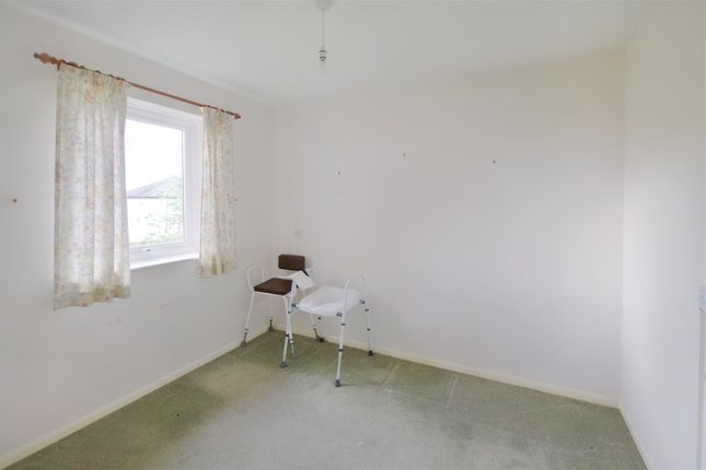 Flat for sale in The Cedars, Nottingham