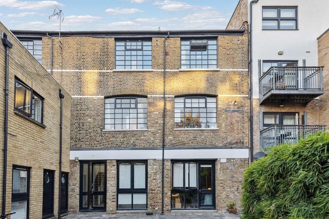 Thumbnail Flat for sale in Florfield Passage, London