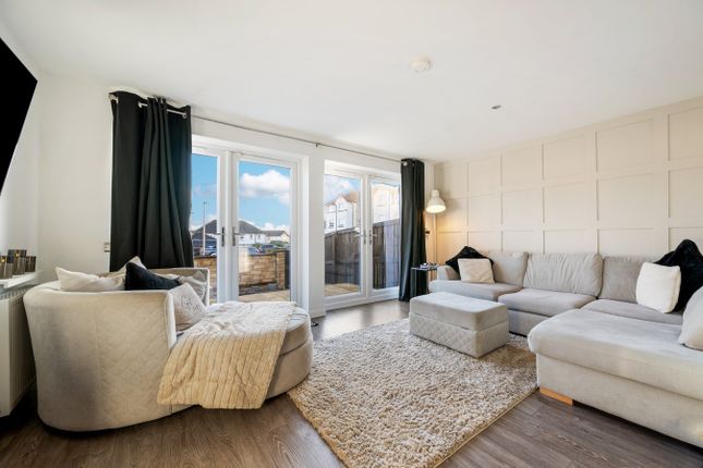 23, Robert Grove, Dunfermline photo 2