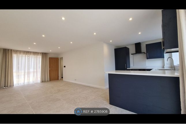 Ashdown Avenue, Farnborough photo 2