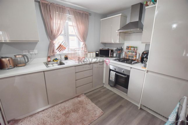 Thumbnail Flat for sale in Vicarage Walk, Clowne, Chesterfield