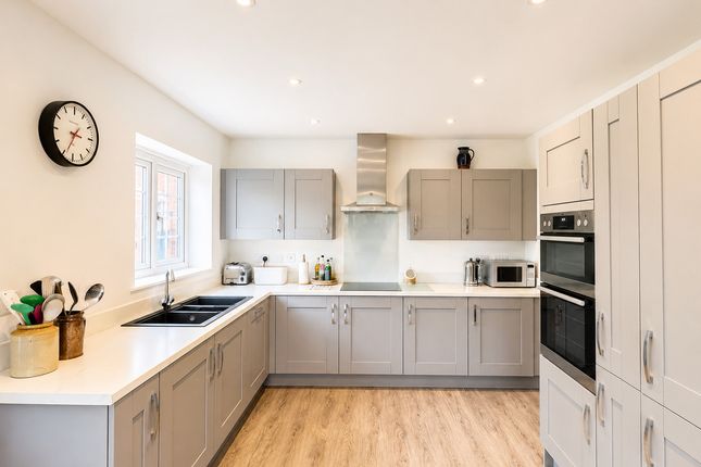 2, Peterfield Way, Poynton photo 4