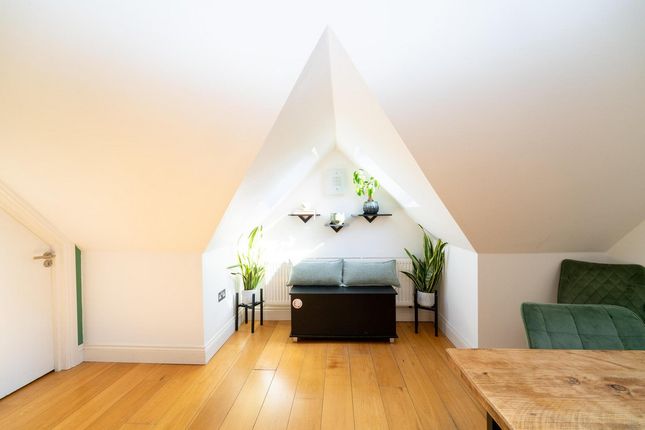 Flat Flat 5, 11, Argyle Road, London photo 3