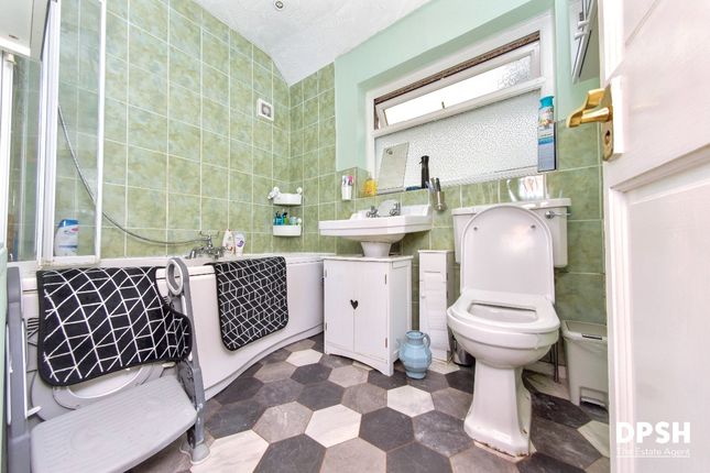 7 Muirhead Drive, Bradford photo 5