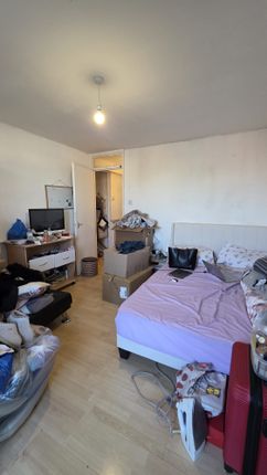 42, Weatherley Close, London photo 5