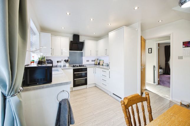 24, Bradley Close, Louth photo 4