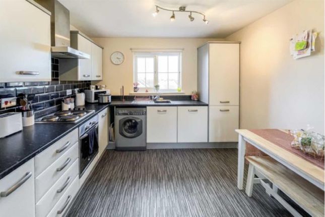 12, Broadlands Gardens, Pudsey photo 2