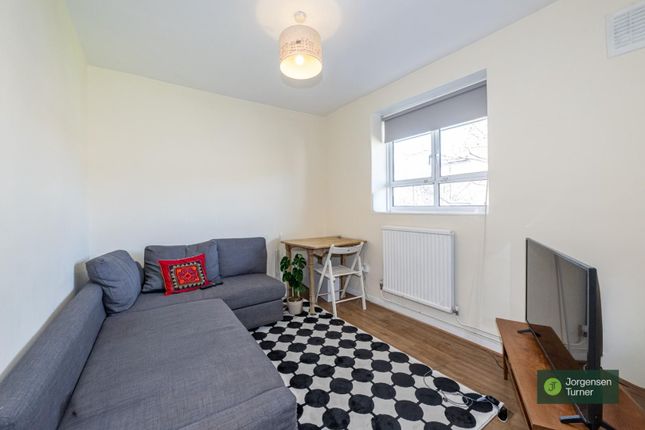Flat 89, Blaxland House, White City Estate, London photo 4