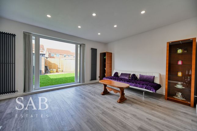 8 Kingsash Drive, Hayes photo 4
