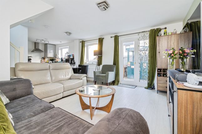 4, Peters Court, PAIGNTON photo 2