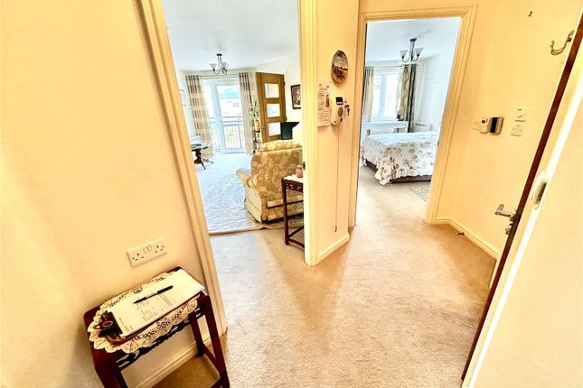 32, Farringford Court, 1, Avenue Road, Hampshire photo 4