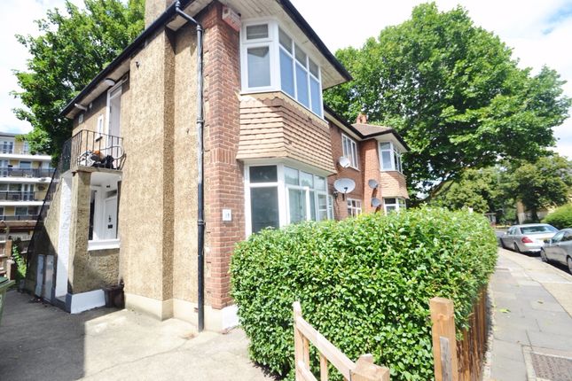 Flat to rent in Buller Close, Peckham, London