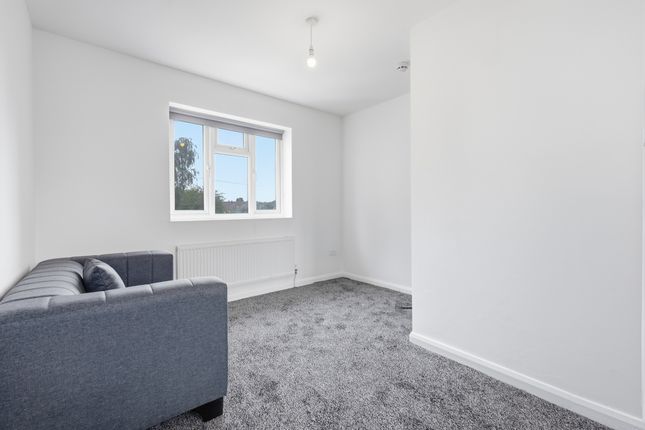 4, 6, Masters Close, Luton photo 4