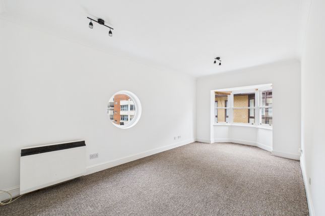 6, Cathedral Walk, Chelmsford, Essex photo 4