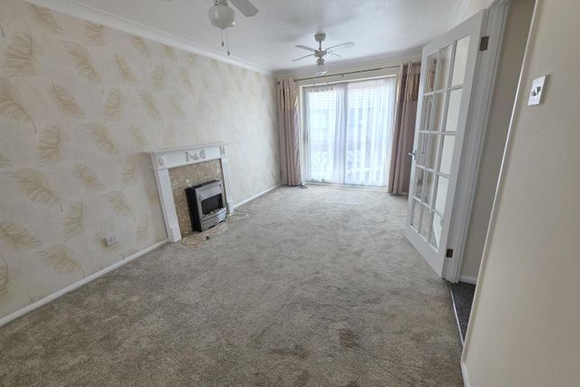 2 Ashtree Court, Horseshoe Close, Waltham Abbey photo 2