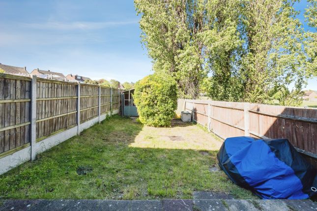 16, Alderwood Close, Romford photo 4