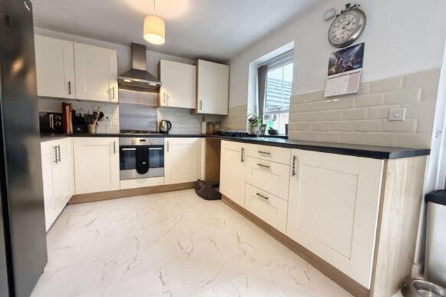 98 Maes Y Rhedyn, Bridgend photo 5
