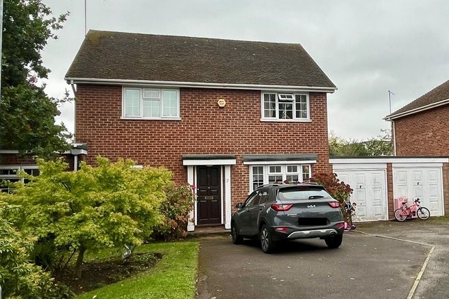 2, Chetwode Close, Wokingham photo 2