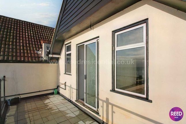 Flat to rent in The Leas, Westcliff On Sea