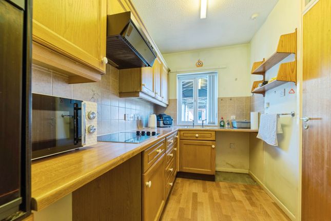 30, Avondale Court, Longwell Green photo 4