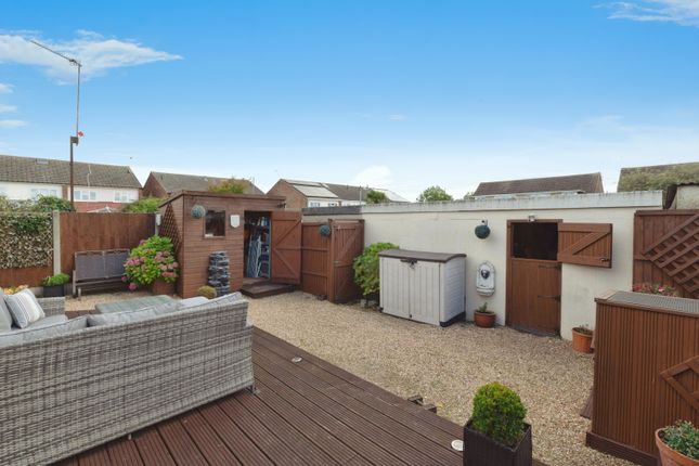 5, Essex Gardens, Stanford-le-Hope photo 2