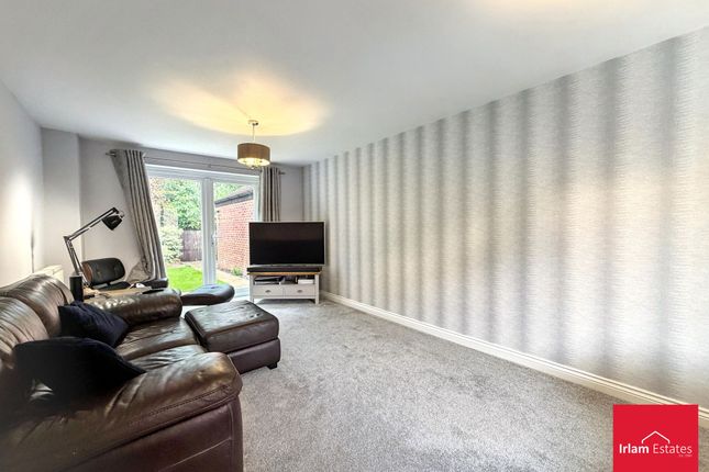 34 Mona Way, Manchester photo 2