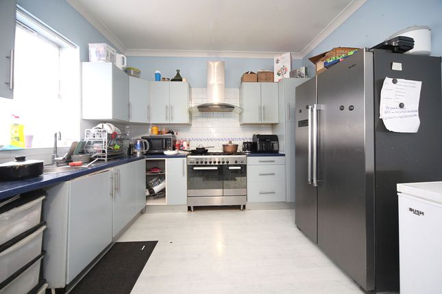 5 Arundel Road, Luton photo 4