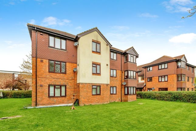 Thumbnail Flat for sale in Willow Court, Skipton Way, Horley