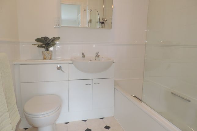 Flat for sale in Seabrook Court, Station Road, Potters Bar