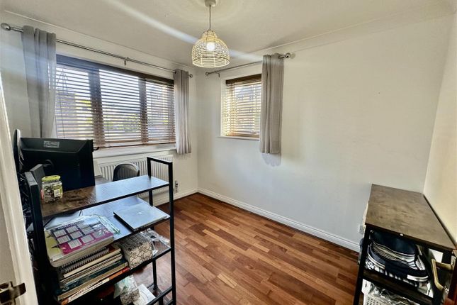 Norbury Avenue, Watford photo 2