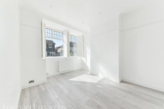 12, Midhurst Avenue, CROYDON photo 2