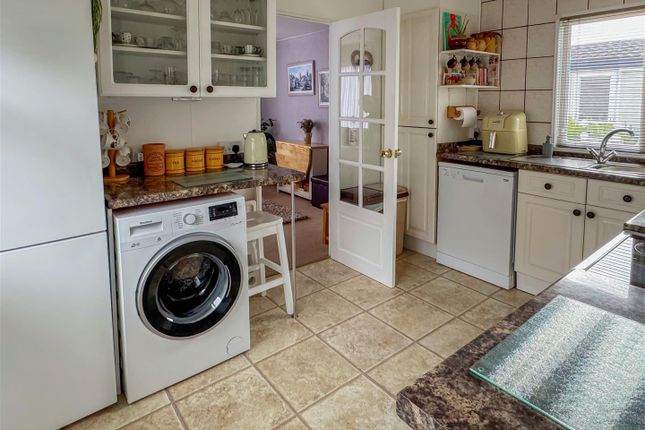 30 Beechfield Park, Hook Lane, Chichester photo 3