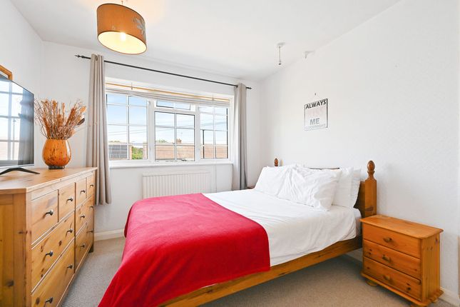 125, Ferrymead Avenue, Greenford photo 4