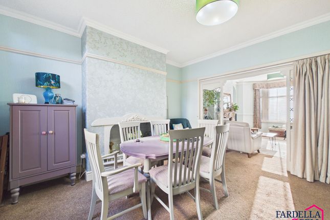 4 Blackburn Road, Burnley photo 3