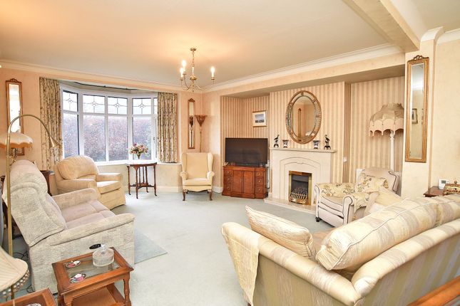 33 Almsford Avenue, Harrogate photo 2