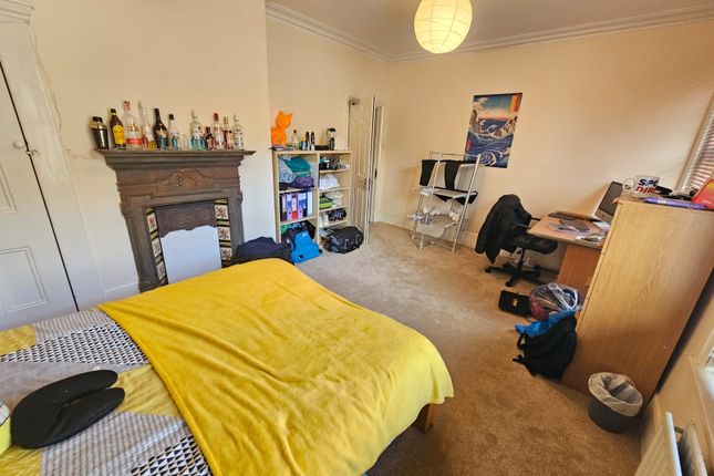 Flat to rent in Belmont Road, Southampton