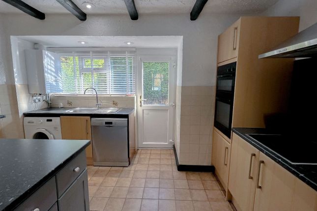 Detached house to rent in Oxford Road, Carshalton, Surrey