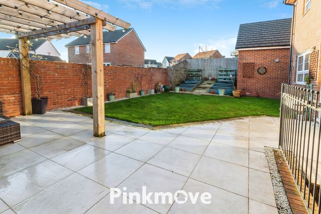 2, Silver Birch Close, Cwmbran photo 2