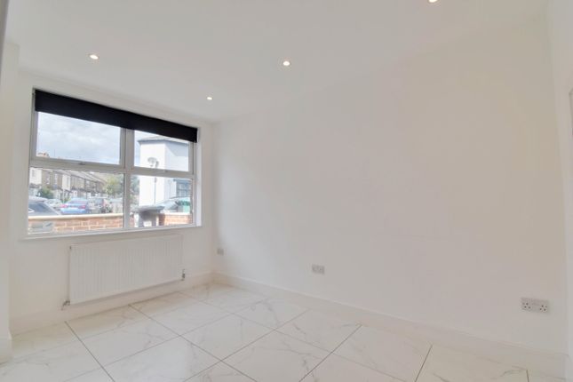 69, Cardiff Road, Hertfordshire photo 4