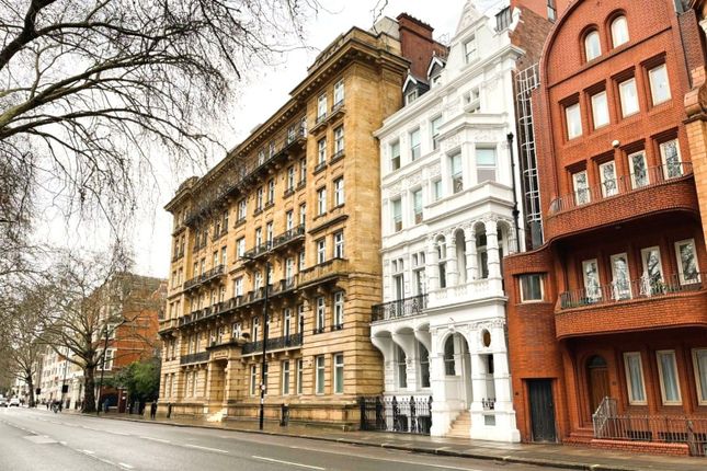 2-bed flat on Flat 7, Hampshire House, 12 Hyde Park Place, London, £885,000