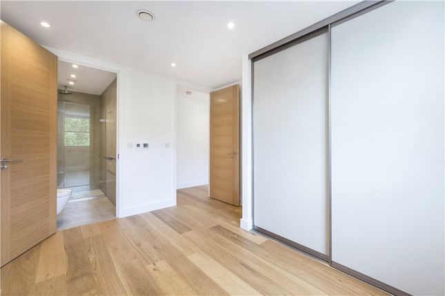 24, Entwistle Terrace, Hammersmith photo 3